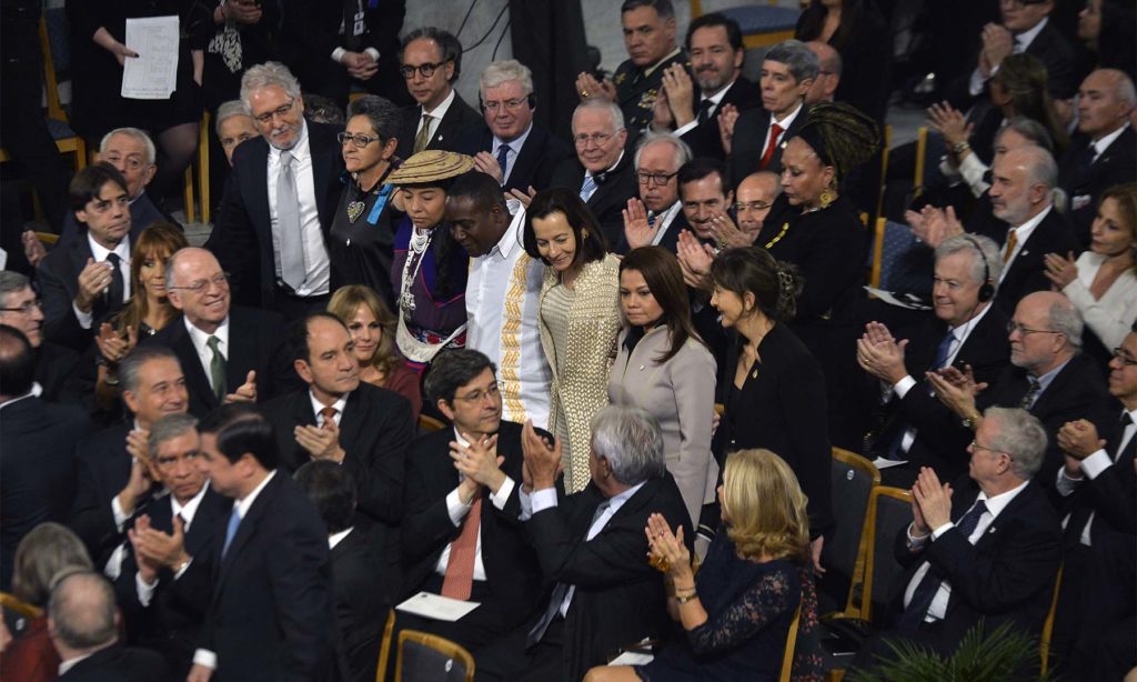 A los 8 millones de víctimas del conflicto armado, el Presidente Juan Manuel Santos dedicó el Premio Nobel de Paz 2016. Algunas de ellas como Clara Rojas e Ingrid Betancourt, acompañaron al Primer Mandatario en Oslo.